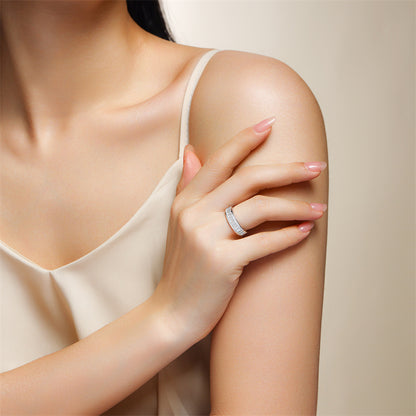 Women’s Elegant Geometric Moissanite Band