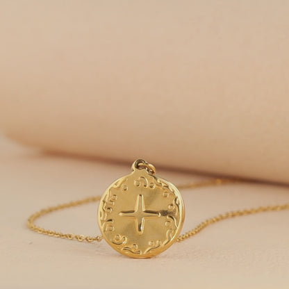 O-Chain Necklace with Geometric Relief Pendant